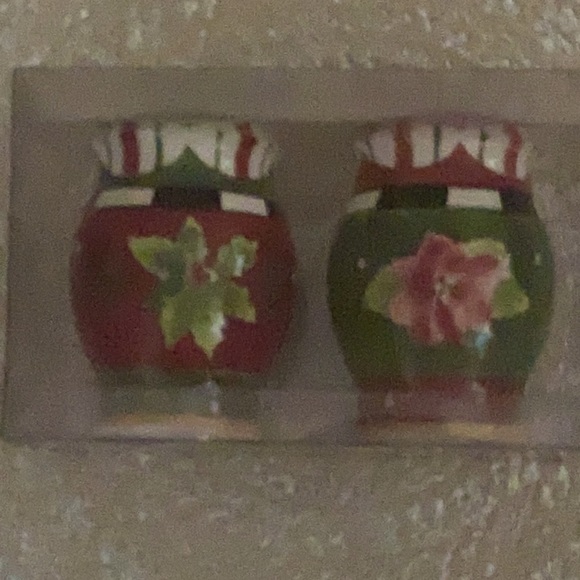 Large Poinsettia Salt Pepper Shaker Set - Picture 5 of 5